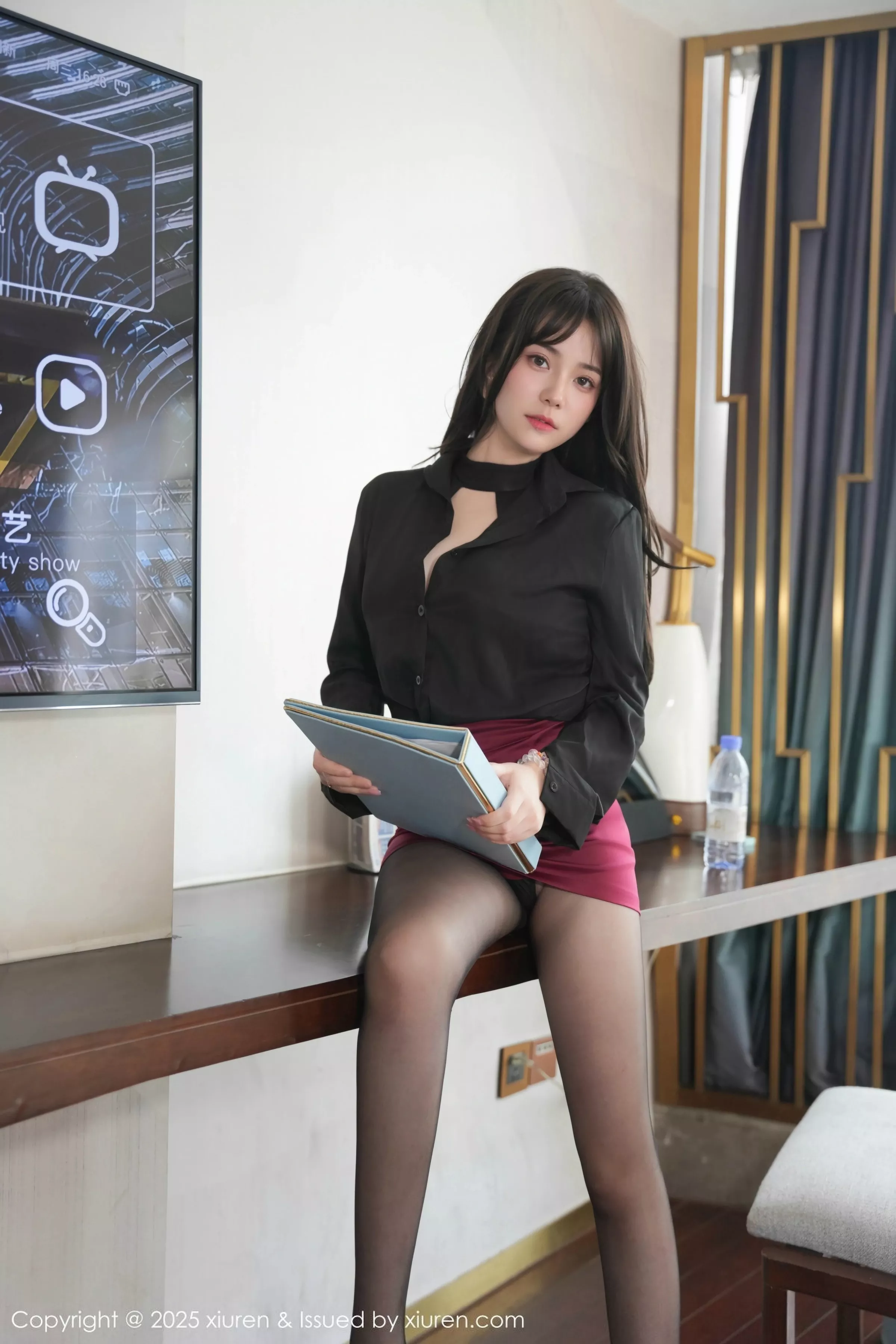 秀人集.com_[XiuRen秀人网]No.10527_模特软情性感黑色制服配红色短裙露超薄黑丝秀曼妙身姿诱惑写真66P