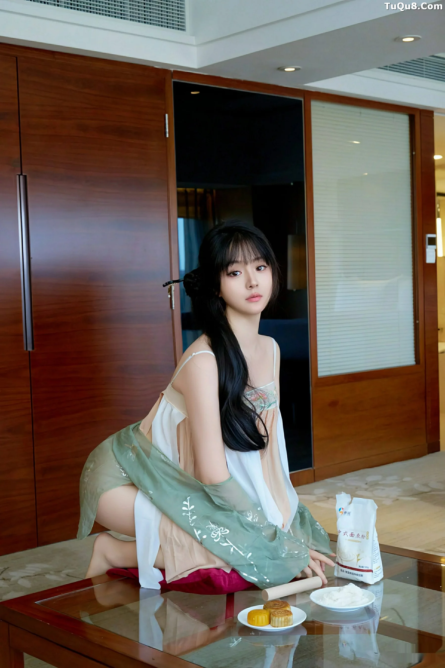 秀人集.com_[XiuRen秀人网]No.10818_新人模特沈南汐RuRu性感浅色古风服饰配超薄肉丝秀美腿诱惑写真56P