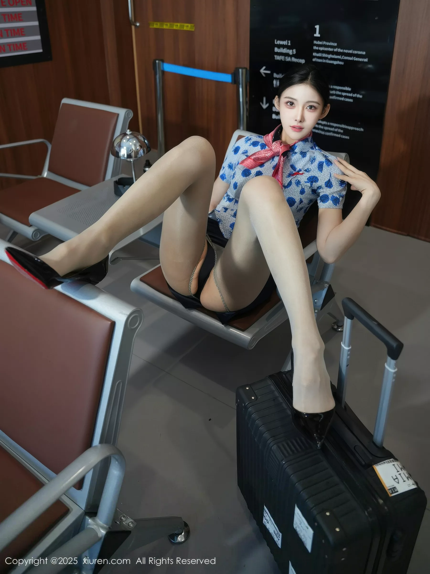 秀人集.com_[XiuRen秀人网]No.10891_模特梨霜儿性感空姐制服露黑色蕾丝内衣秀丰腴身材撩人诱惑写真75P