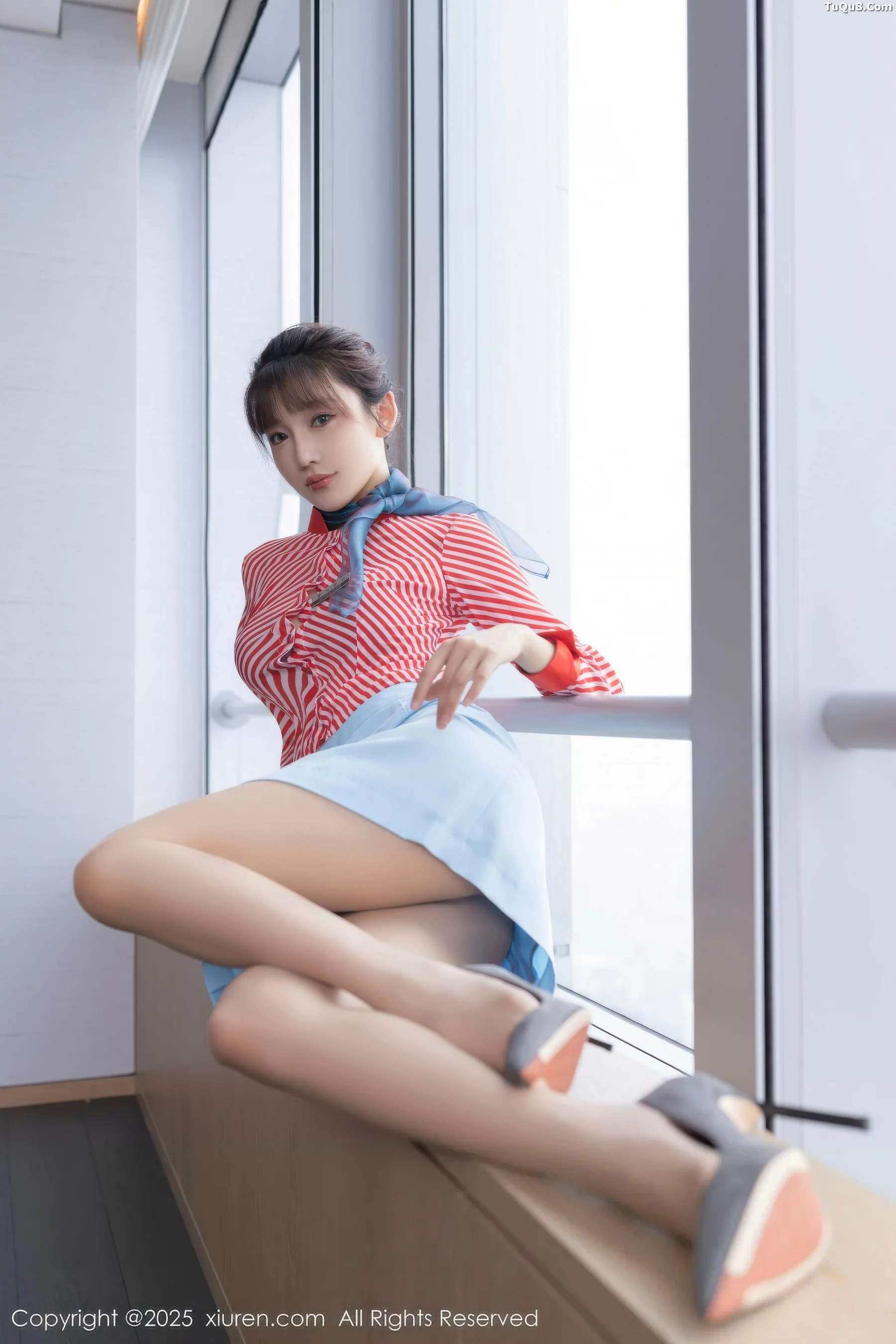 秀人集.com_[XiuRen秀人网]No.10932_模特陆萱萱性感条纹服饰露紫色蕾丝内衣秀柔美身姿迷人诱惑写真80P