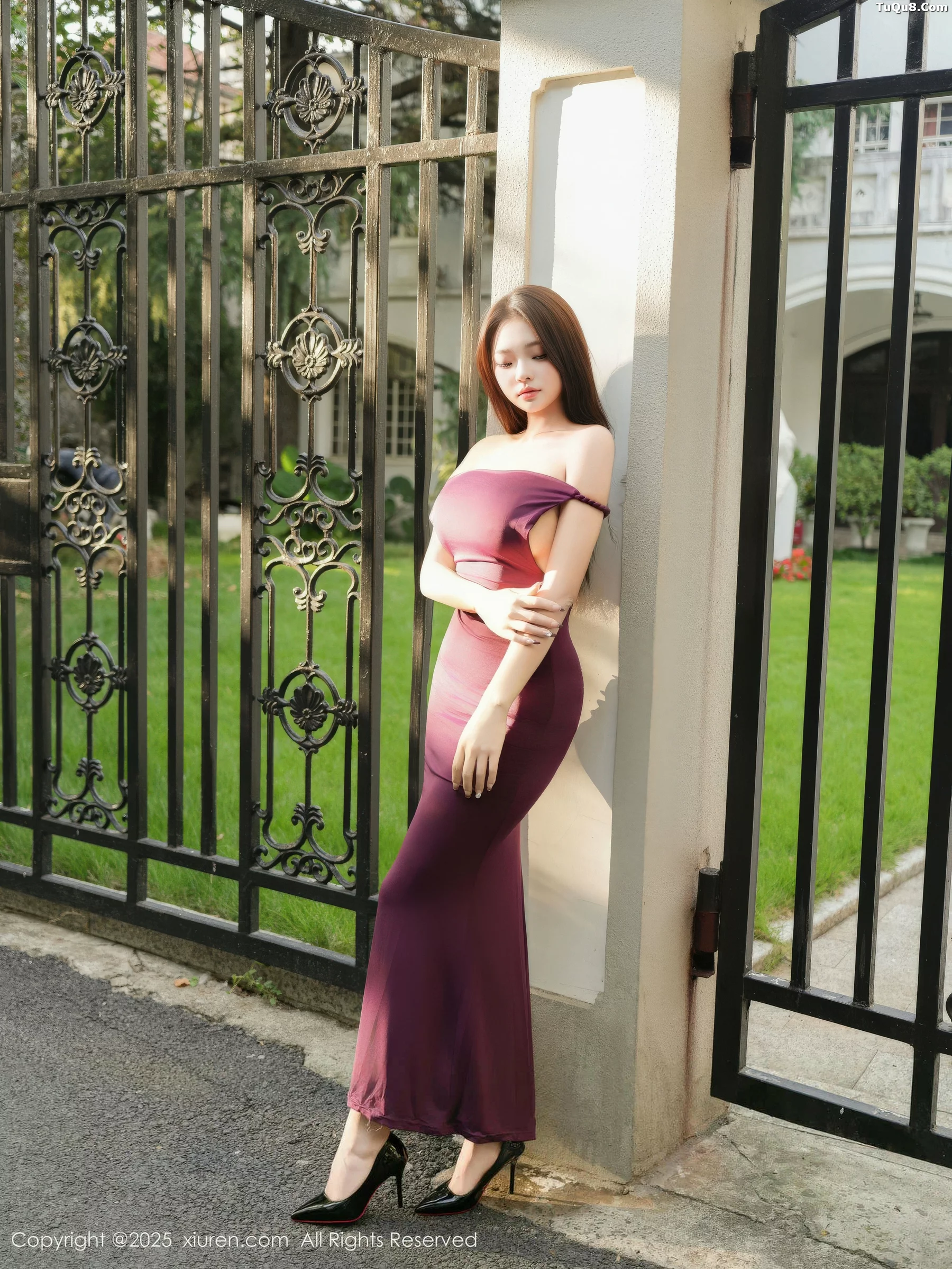 秀人集.com_[XiuRen秀人网]No.10979_新人模特Yuanbao性感紫色连衣裙露黑色情趣内衣秀丰满身材写真76P