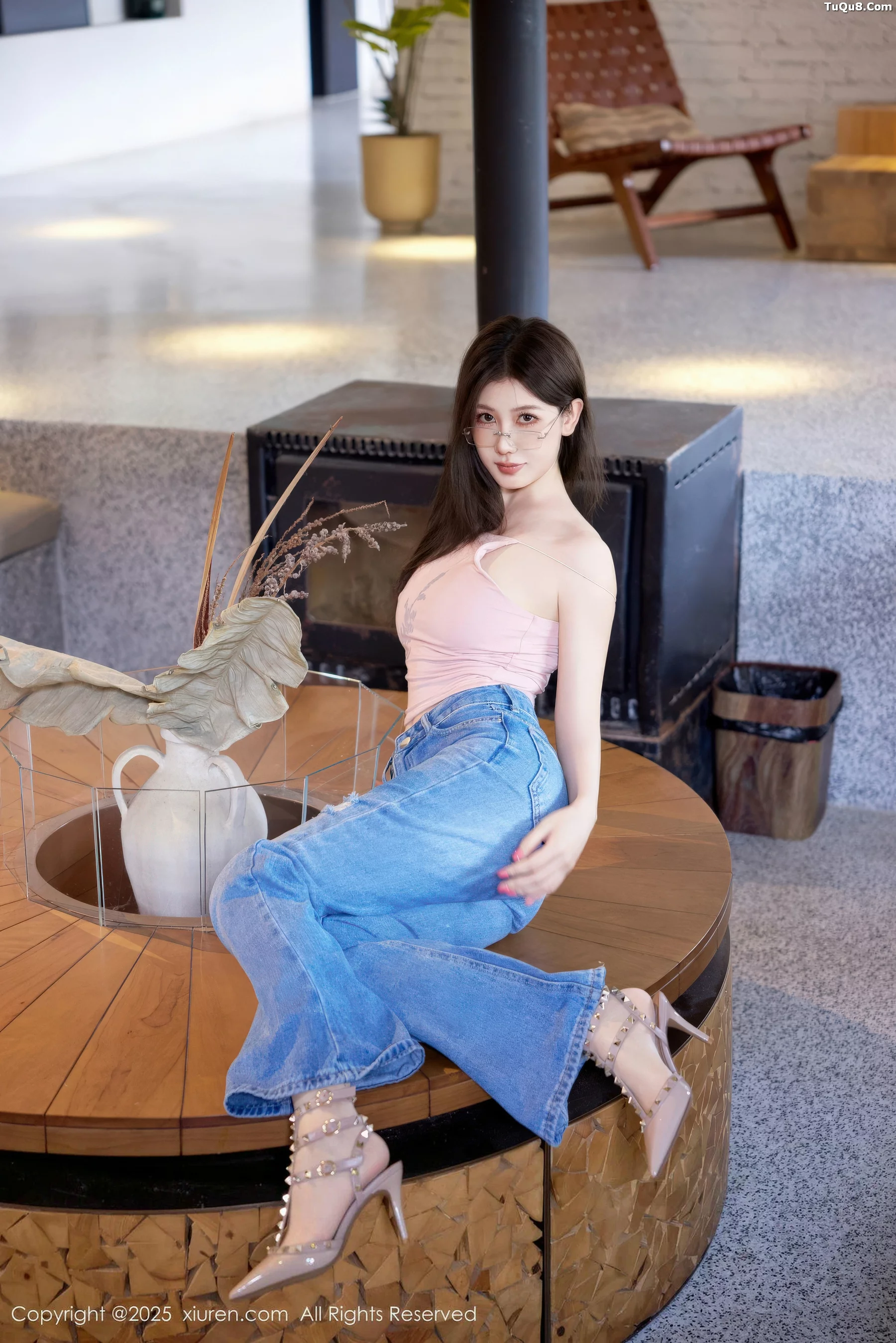 秀人集.com_[XiuRen秀人网]No.10983_模特尹甜甜sunny性感粉色上衣配蓝色牛仔裤秀完美身材诱惑写真83P