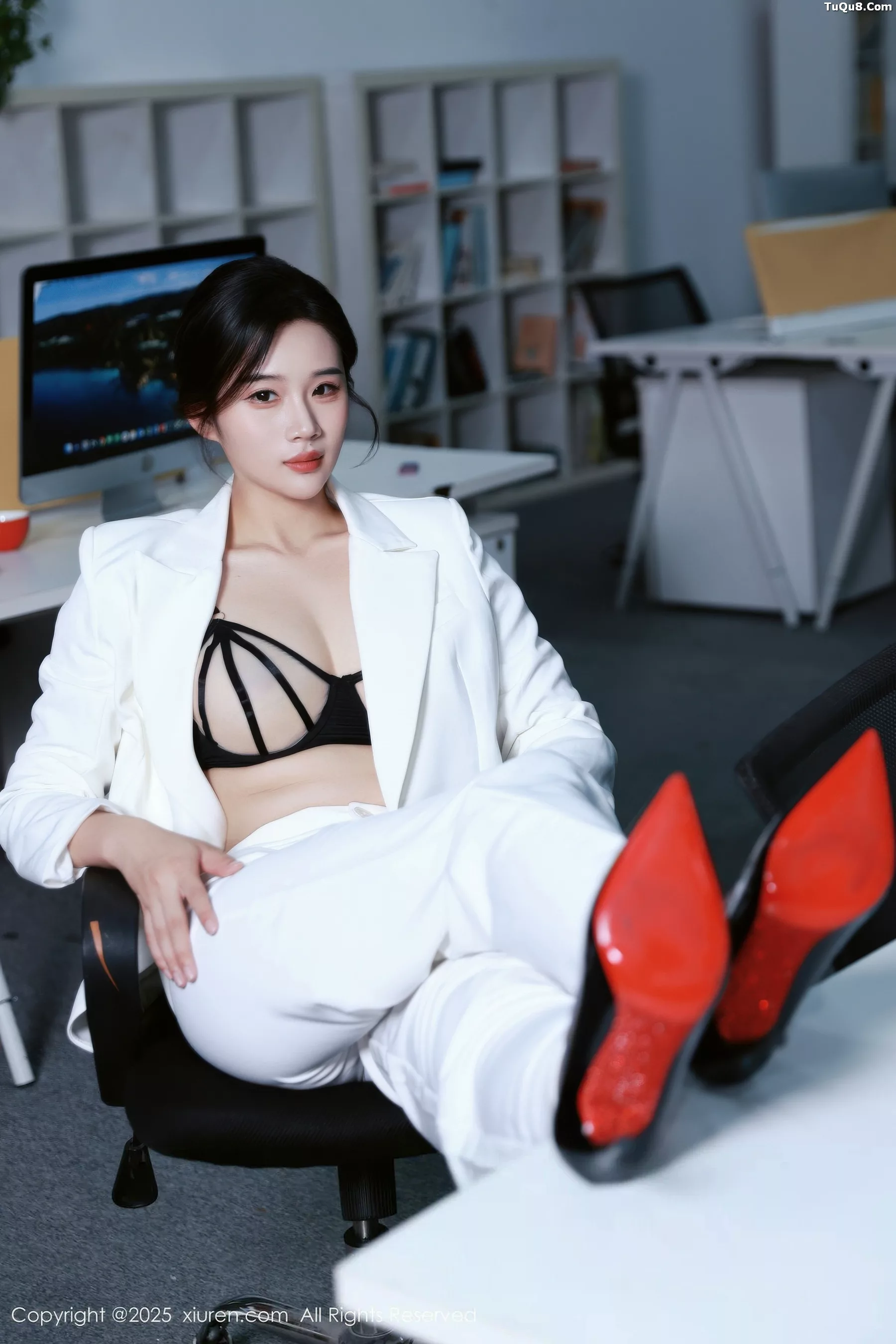 秀人集.com_[XiuRen秀人网]No.10908_模特南乔性感白色西装露黑色内衣配开档黑丝秀完美身材诱惑写真72P