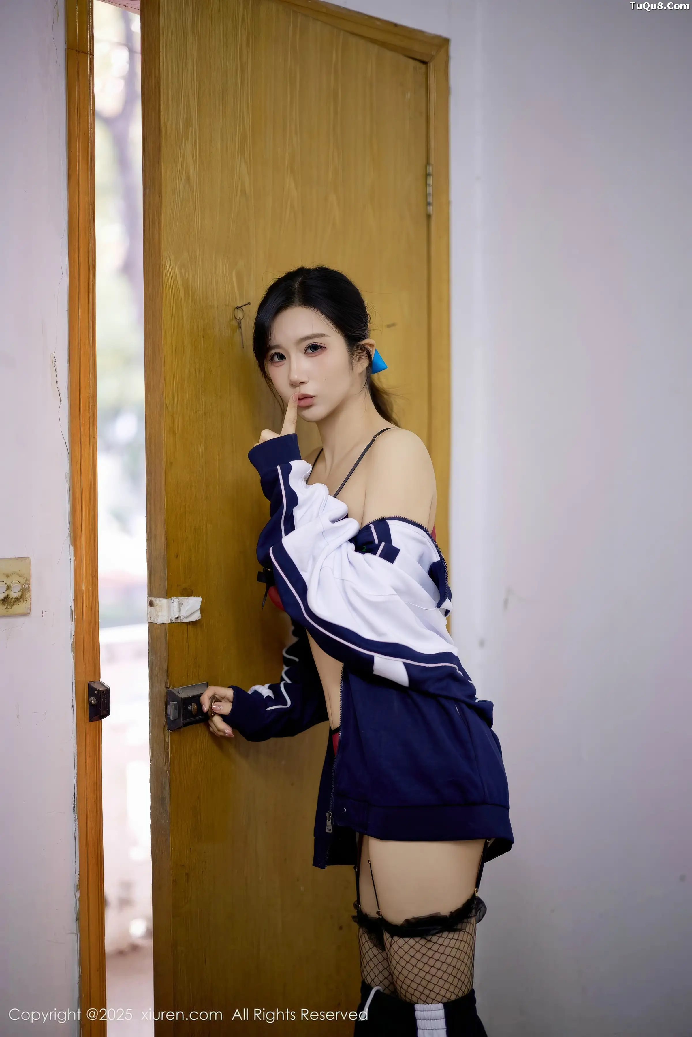 秀人集.com_[XiuRen秀人网]No.11103_模特小肉肉咪性感学生装露红色内衣配黑丝网袜秀凹凸身材写真72P