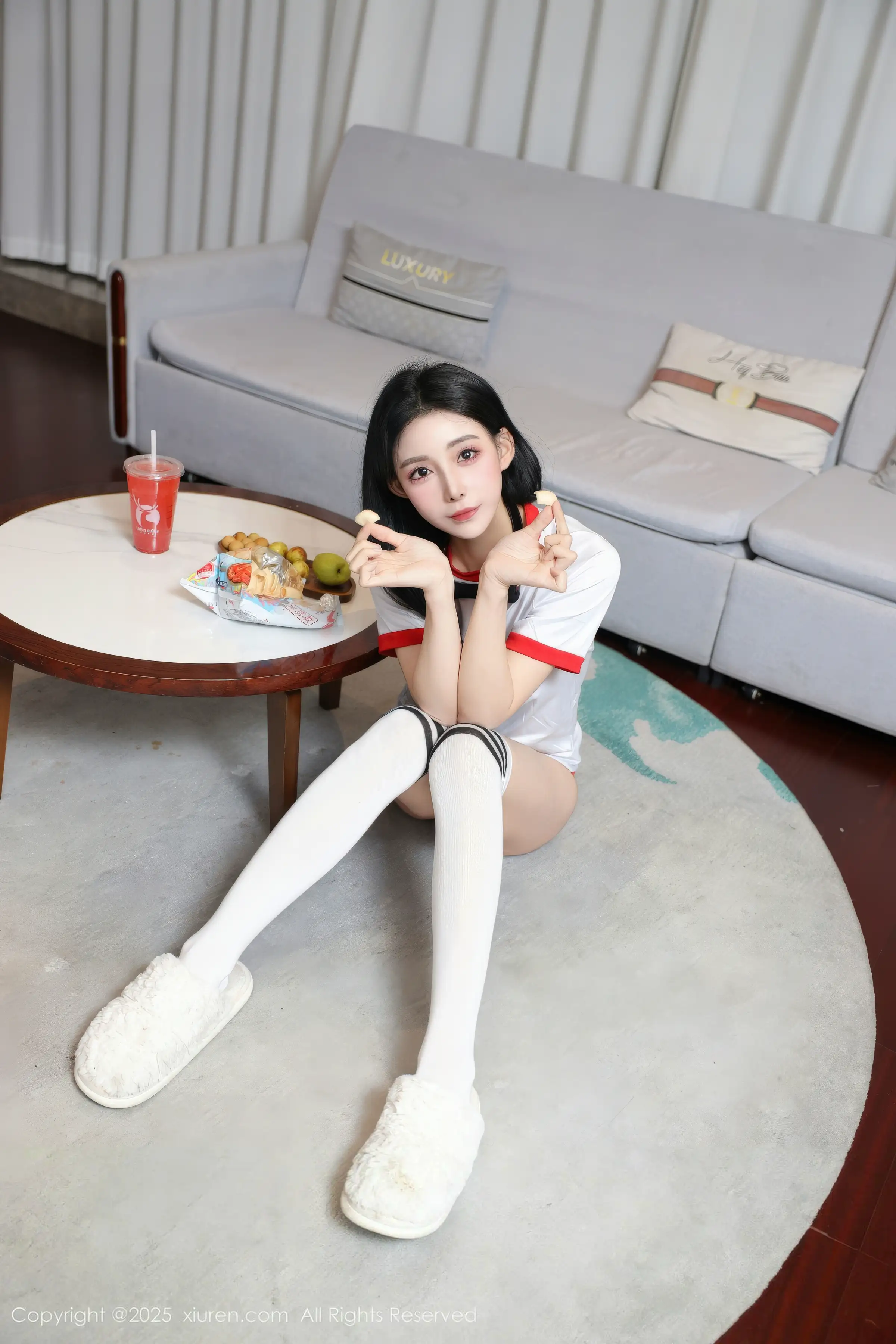 秀人集.com_[XiuRen秀人网]No.11110_新人模特许微微呀性感白色T恤配白色丝袜秀丰腴身材诱惑写真86P