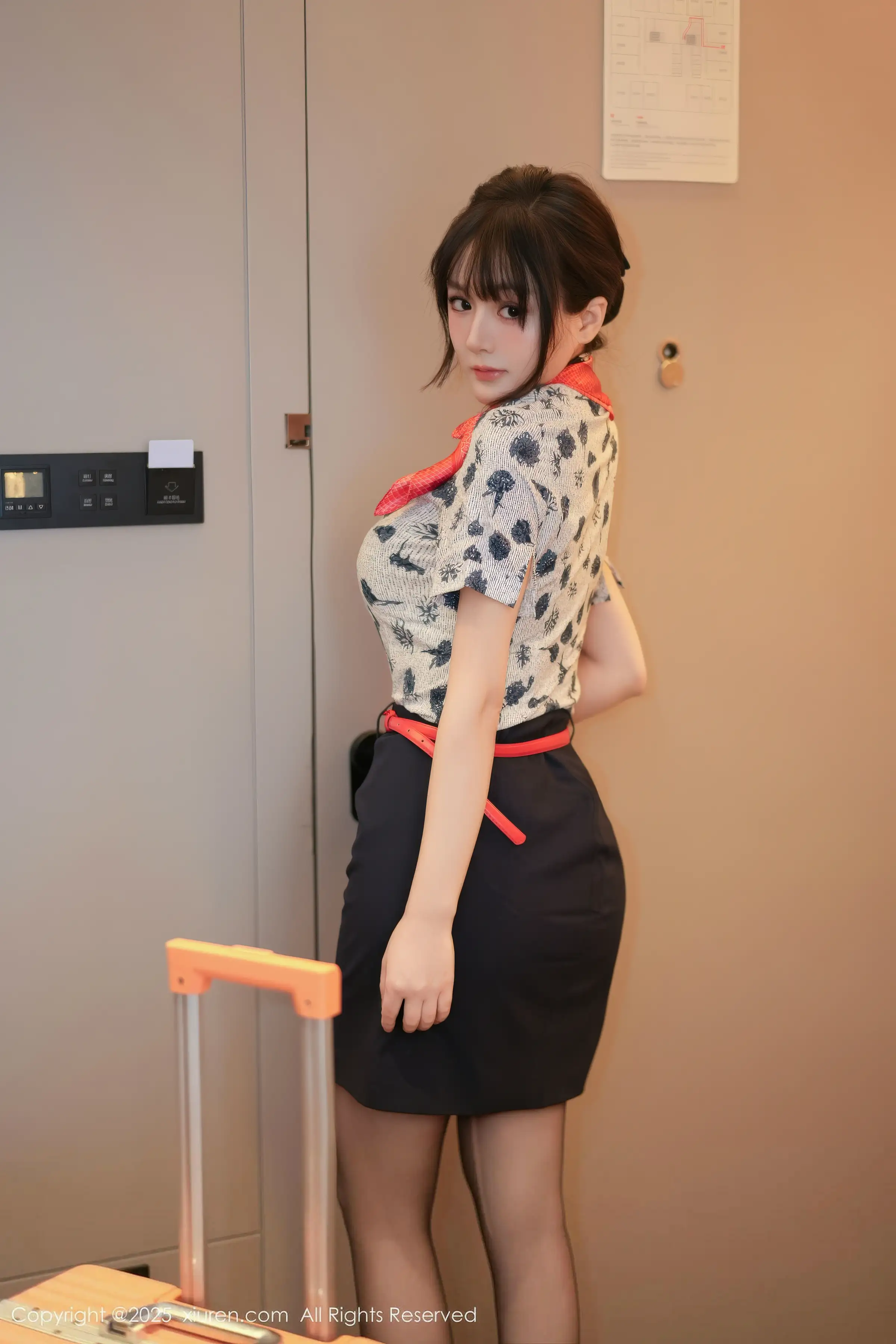 秀人集.com_[XiuRen秀人网]No.11115_模特沈南汐RuRu性感空姐制服露灰色内衣秀凹凸身材诱惑写真80P