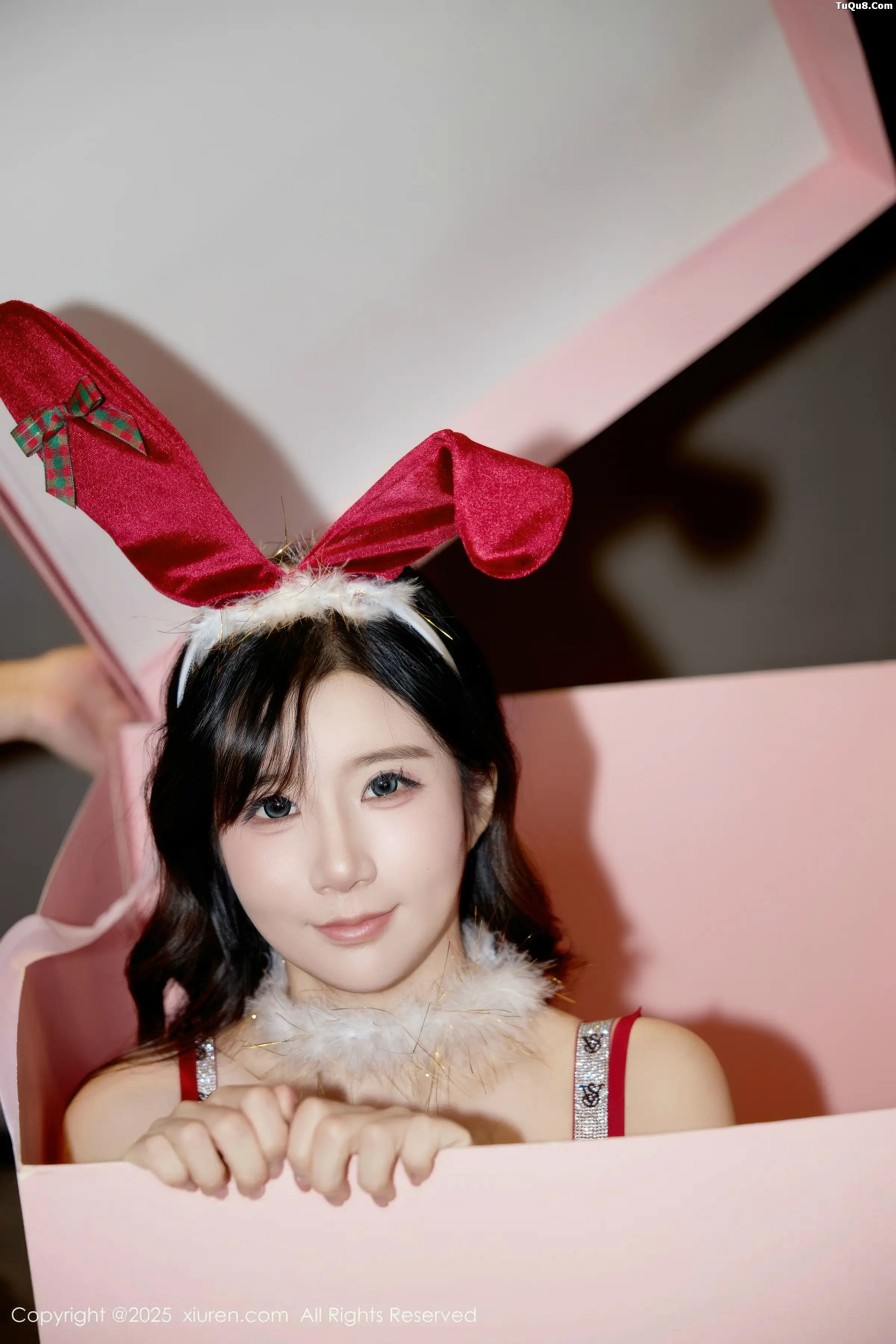 秀人集.com_[XiuRen秀人网]No.11149_模特小肉肉咪性感红色圣诞装扮配黑色丝袜秀凹凸身材诱惑写真72P